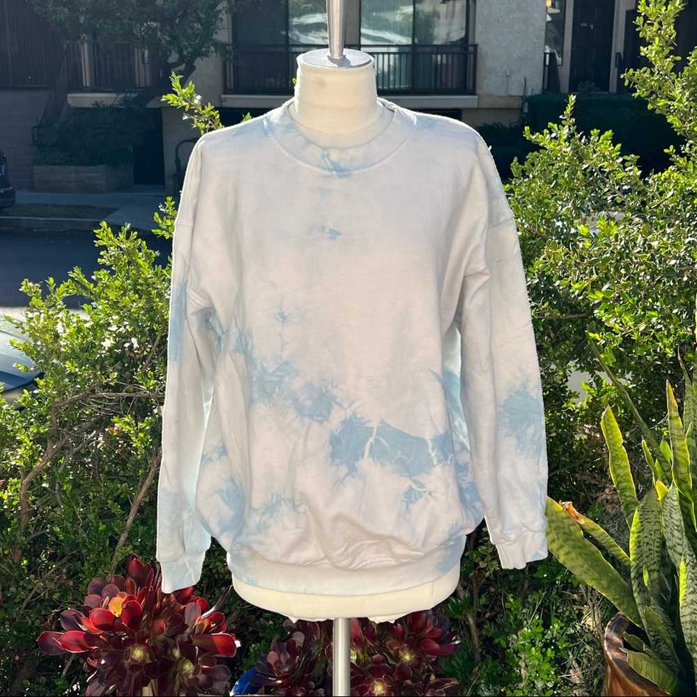FRANKIE’S BIKINIS Tye Dye Crew Neck Sweatshirt One Size Fits Most Sky Blue White